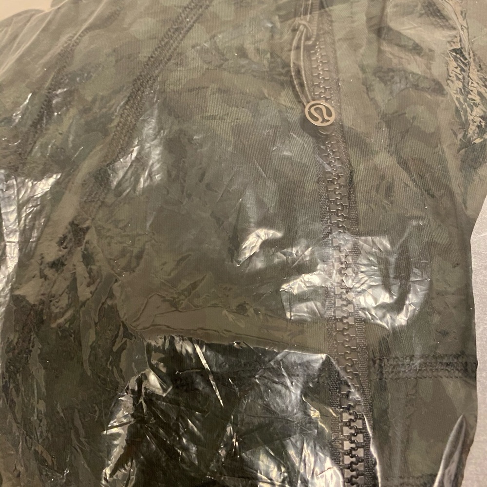 lululemon Define Jacket - Picture 4 of 5
